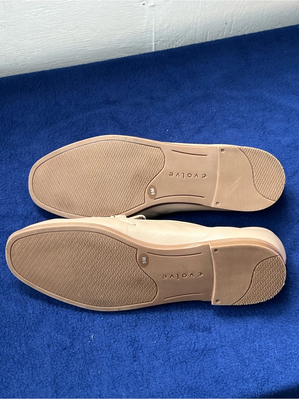 Easy Spirit Evolve Taupe Leather Loafers with Gold Chain Detail - Picture 8 of 11